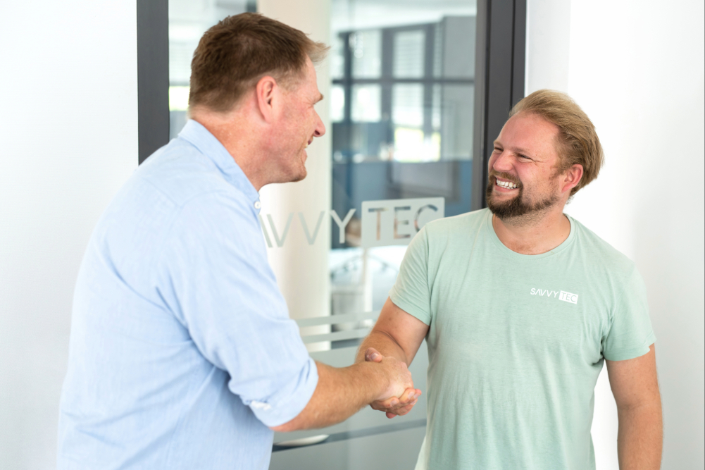 savvytec Team bespricht eine Software-Architektur